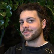 Französischlehrer der gerne mit Jugendlichen und Erwachsenen Arbeitet